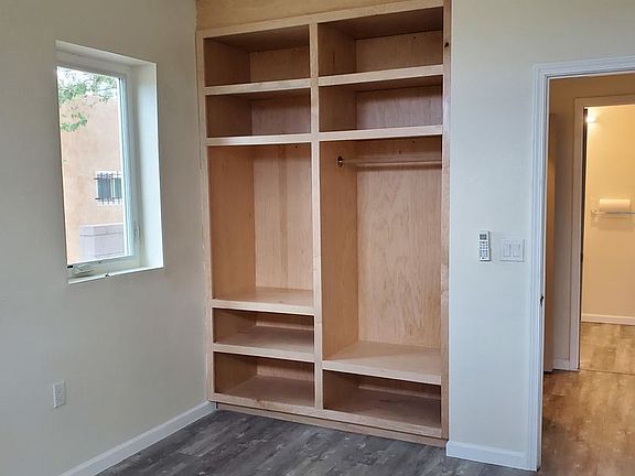 4th image of 2100 Oxford Ave SE