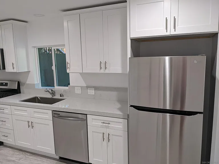 4163 1/2 Marian St — Photo 3