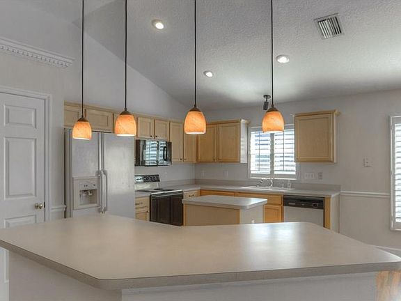 3rd image of 6227 Weatherwood Cir