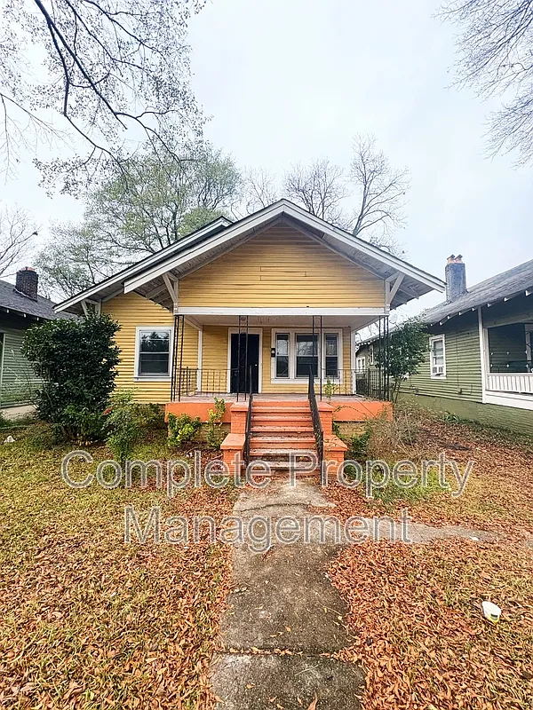 3 bed, 1.0 bath, 1271 sqft, $1,300 — Photo 1