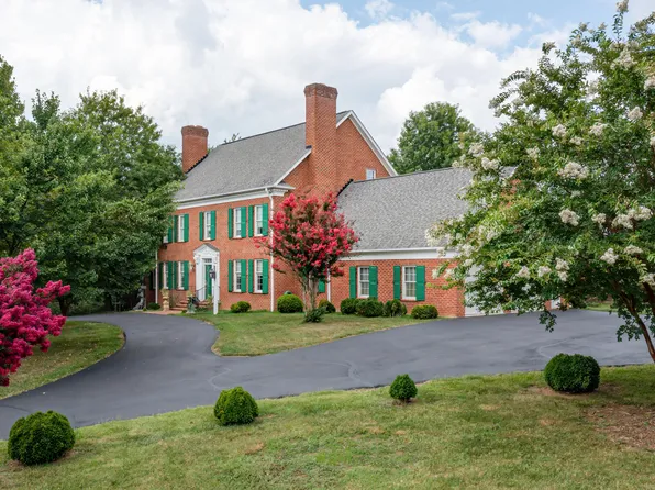 1280 Shawnee Trl, Troutville, VA 24175