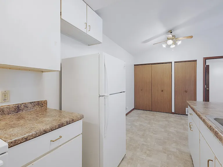 2221 S Street — Photo 32