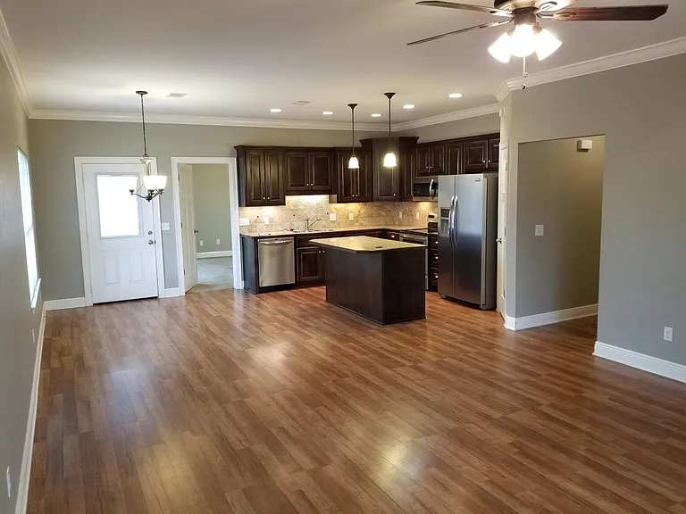 1105 Port Arthur Ave — Photo 3