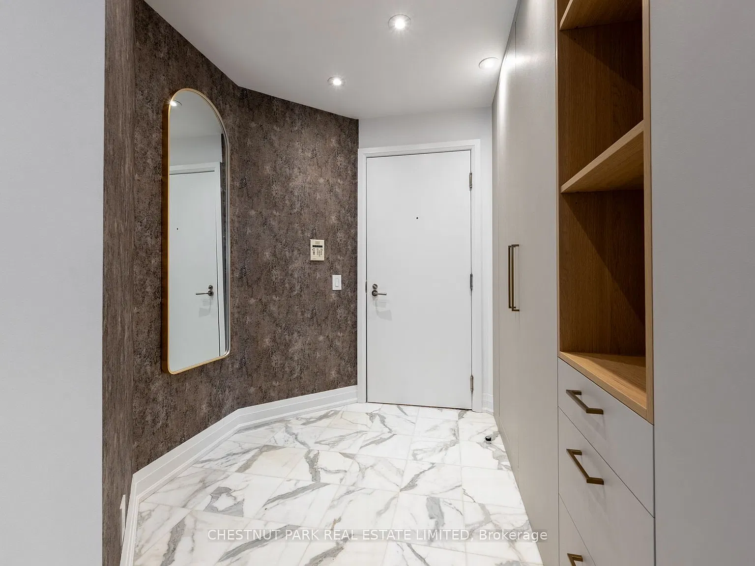 Domus Condos / Domus Lofts — Photo 3