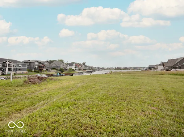 10650 Geist View Dr, McCordsville, IN 46055