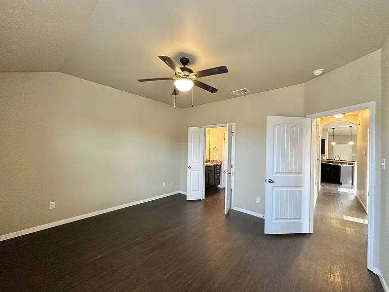1301 Vanguard Ln — Photo 18