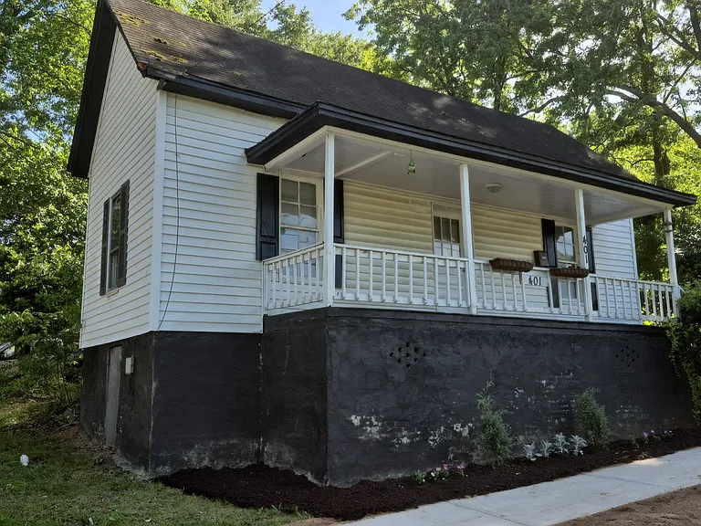 401 Gardner St — Photo 2