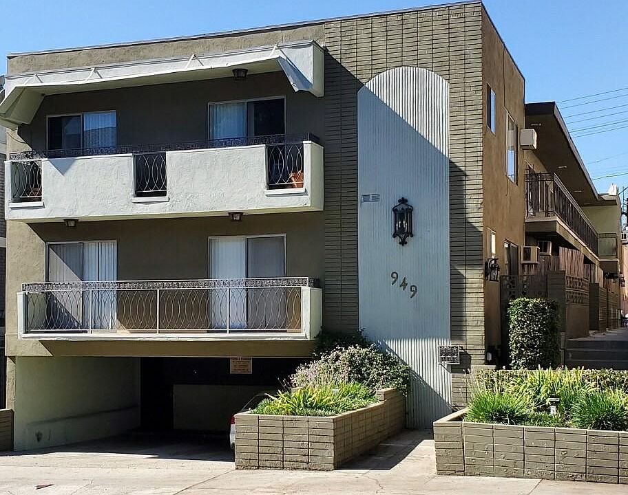 Front of 949 Alfred St - 9 unit building