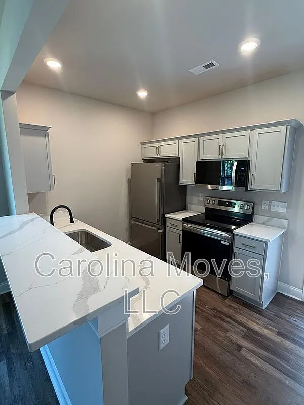 2 bed, 2.5 bath, 1134 sqft, $1,595 — Photo 2