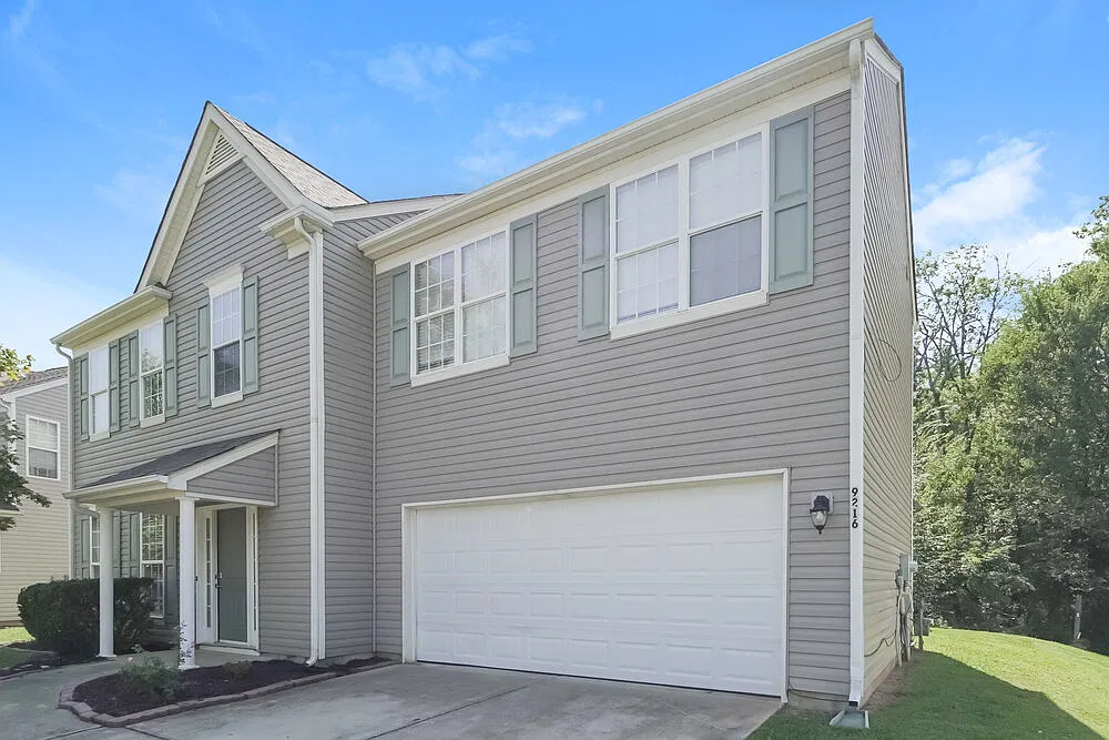 4 bed, 3.5 bath, 1976 sqft, $2,245 — Photo 4