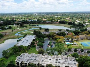 16100 Golf Club Rd APT 112, Weston, FL 33326