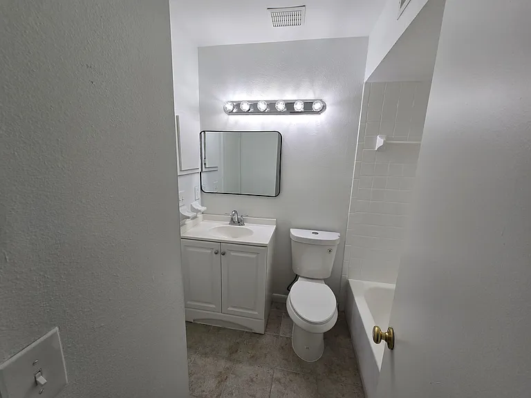 6780 121st St #8 — Photo 10