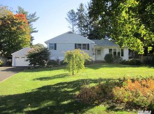 4 Cherokee Ct, Huntington Station, NY 11746