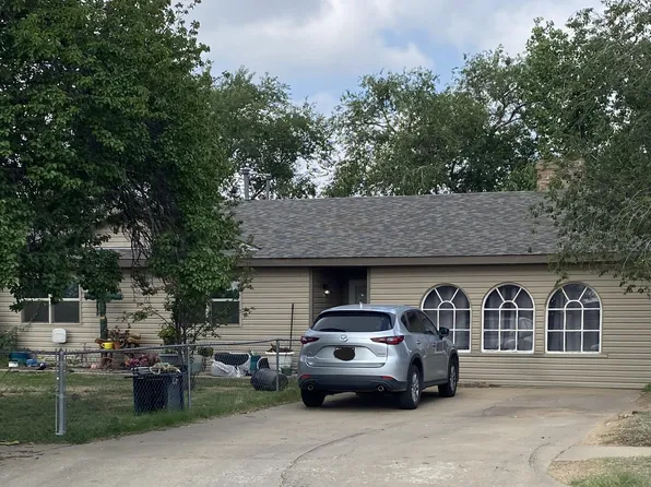 1016 5th St, Canyon, TX 79015