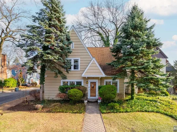 742 Stirling Dr, Orange, NJ 07050