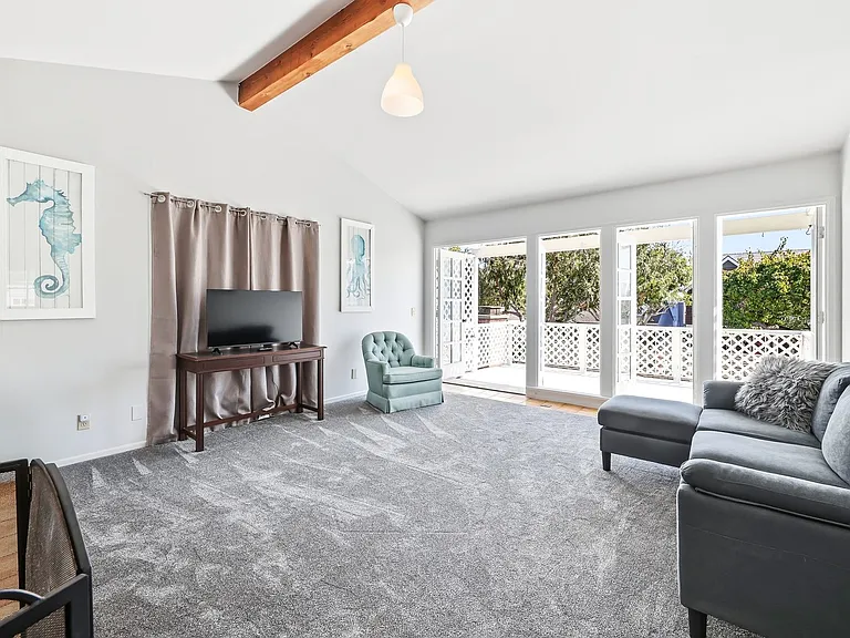 2104 E Ocean Blvd — Photo 23