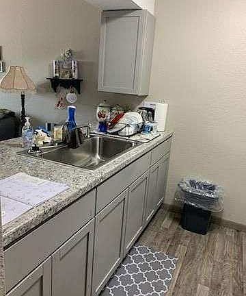 3rd image of 910 E 2nd St APT 15