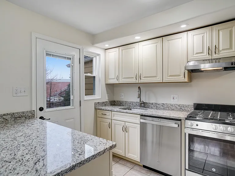 3113 S Fox St — Photo 25