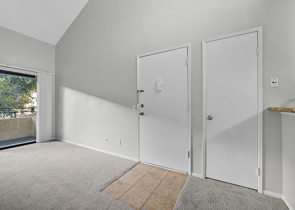 Front door/ Coat closet