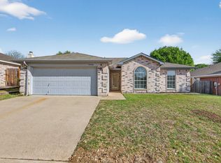 10804 Edgewater Dr, Benbrook, TX 76126