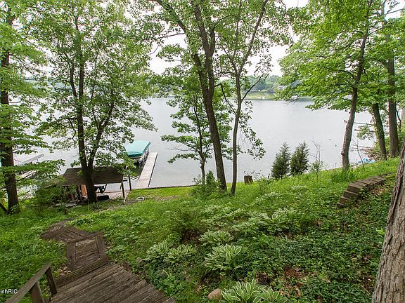 3rd image of 522 Sylvan Dr
