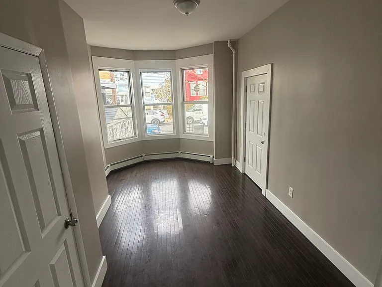 376 Lincoln Ave #1 — Photo 4