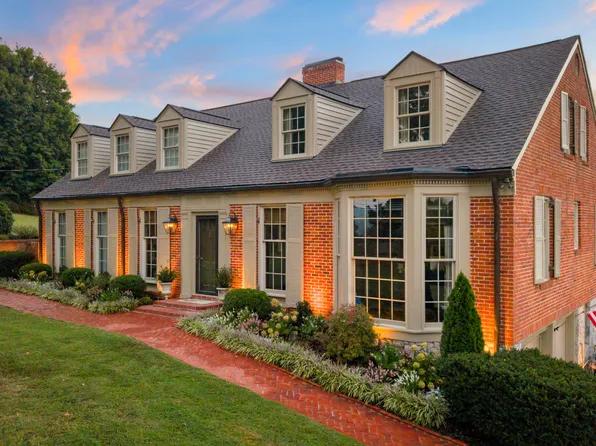 700 S Crest Rd, Chattanooga, TN 37404