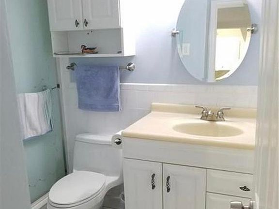 5th image of 203 Pine Dr #203