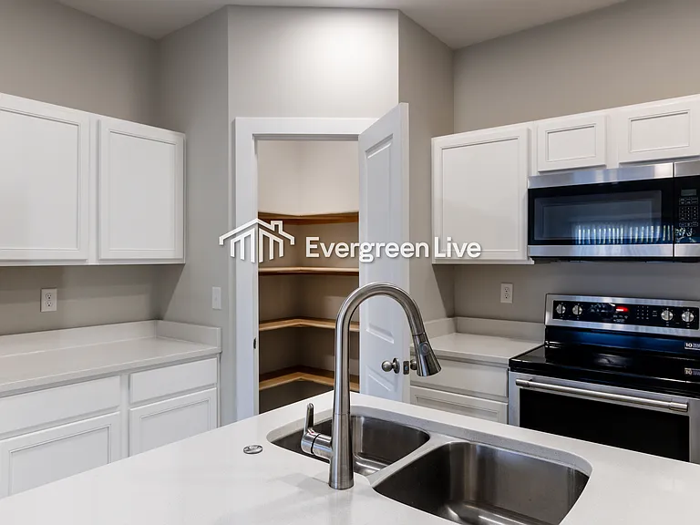 223 E Northern Ct — Photo 8