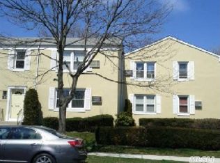 25233 72nd Ave, Bellerose, NY 11426