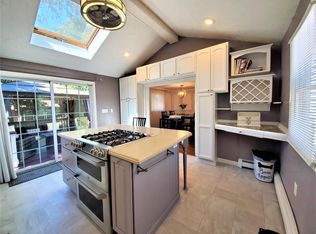 39 Maplewood Ave, Tewksbury, MA 01876