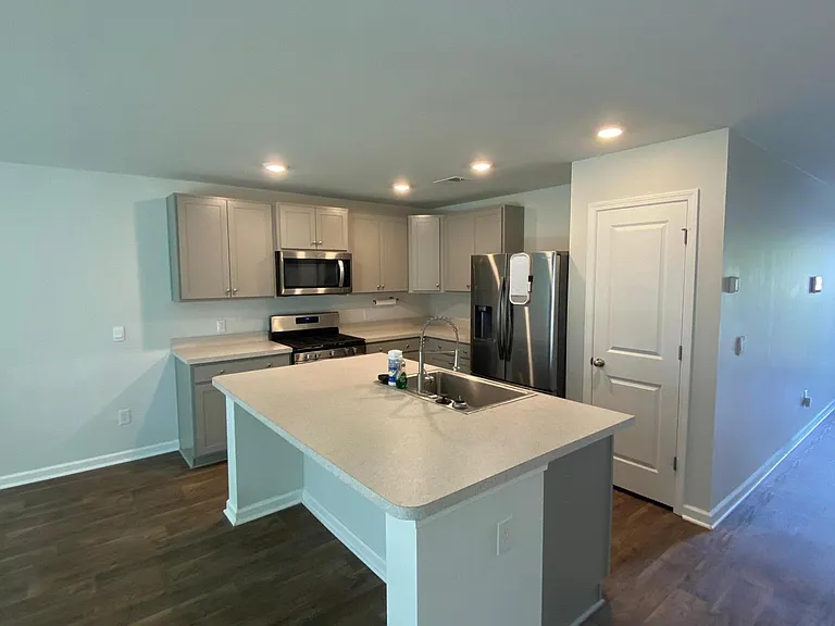 135 E Sunrise Ln — Photo 5