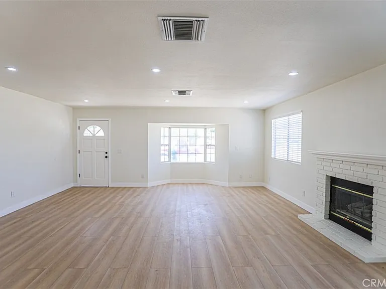 2452 E Brenda St — Photo 8