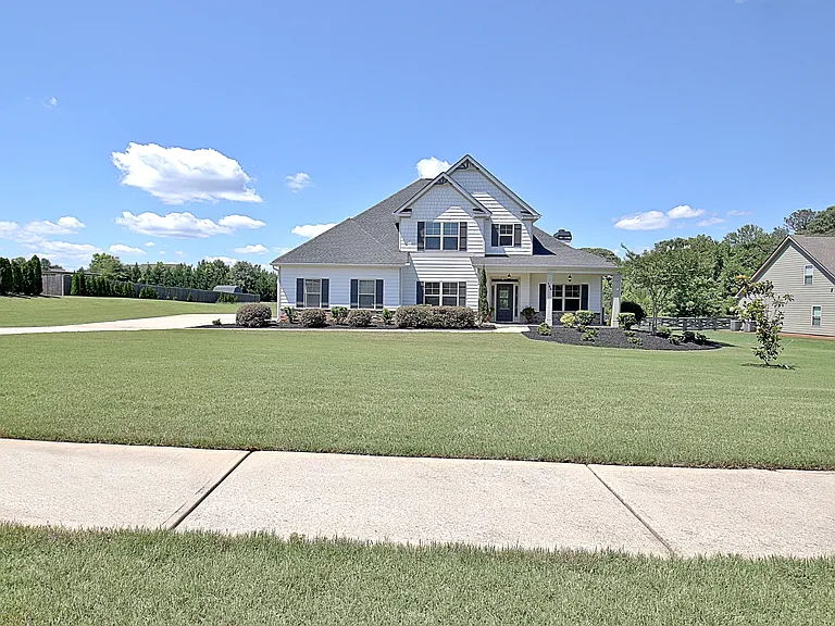 144 Reserve Pl — Photo 1