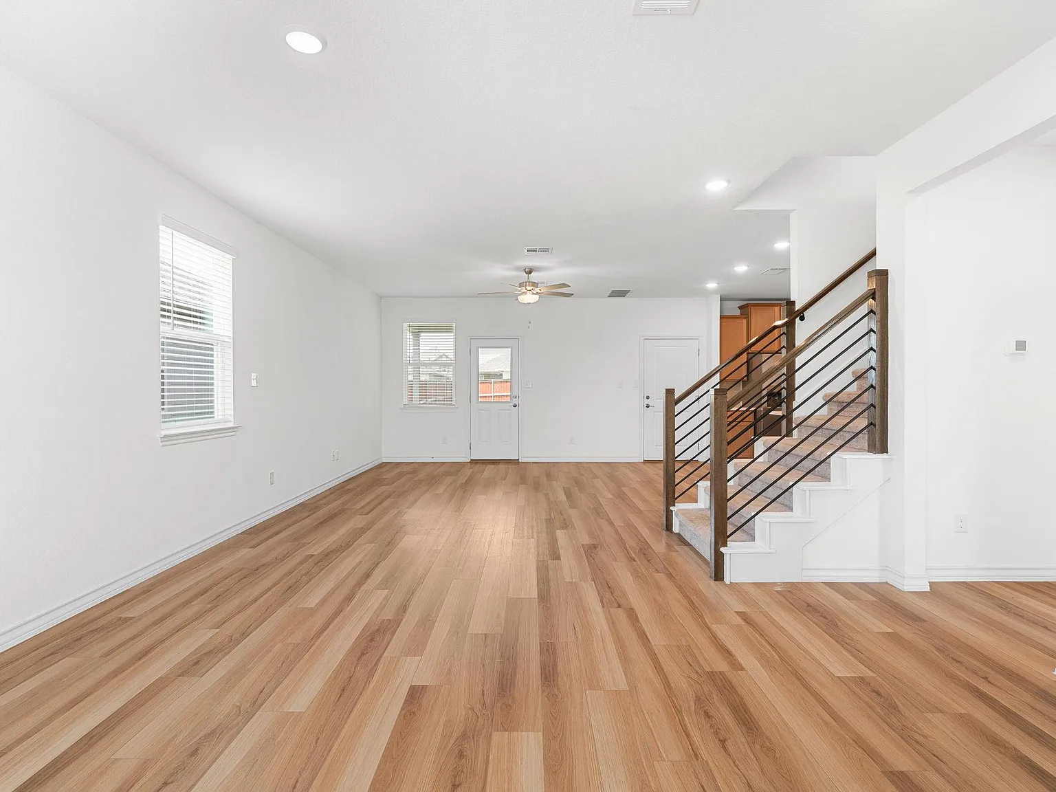 4 bed, 3.0 bath, 1880 sqft, $2,199 — Photo 4
