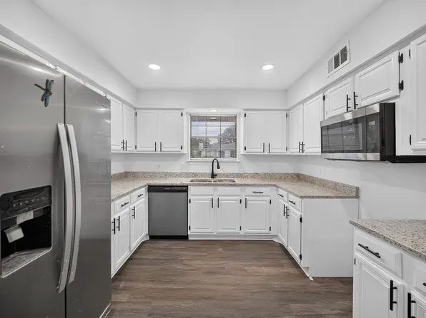 1715 Jenkins Ln, Glenn Heights, TX 75154