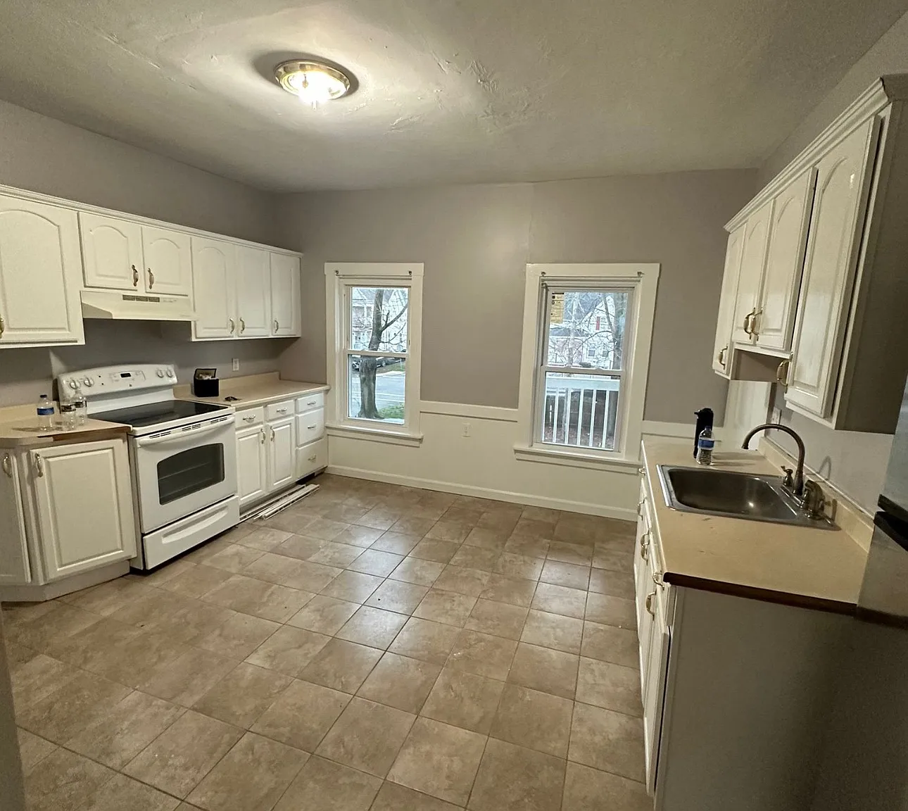 131 Ellsworth St — Photo 1