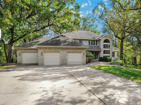 300 Fox Cir, Cottage Grove, WI 53527