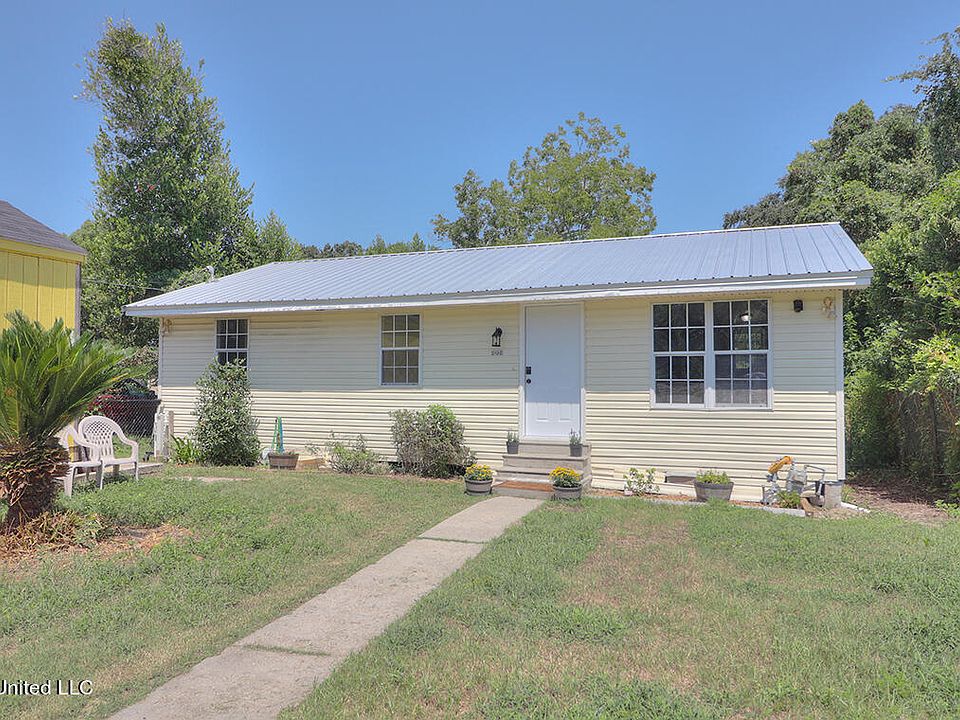 1st image of 506 E Railroad St