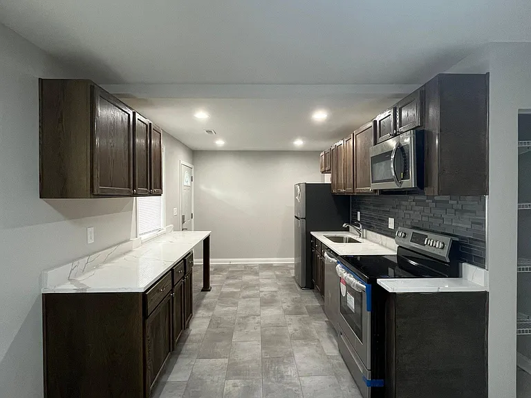2921 Brown St #B — Photo 11