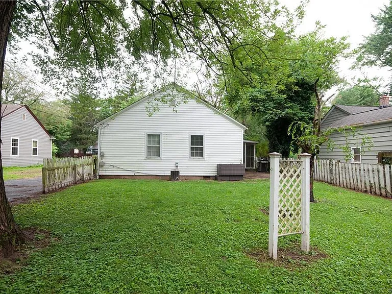5625 Rosslyn Ave — Photo 10