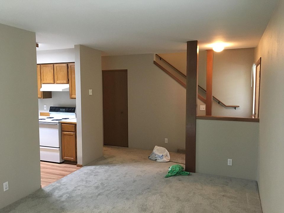 2nd image of 2118 E Illinois St