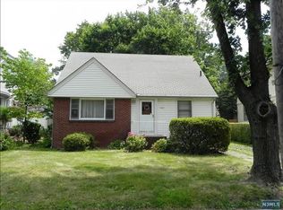 533 River Rd, Teaneck, NJ 07666