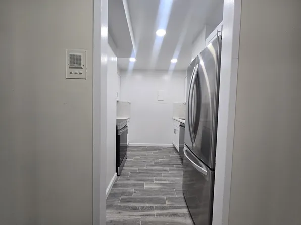 133 Harmon Cove Tower image 3 of 40