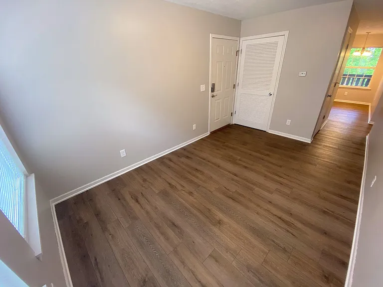 1102 Holloway St — Photo 3