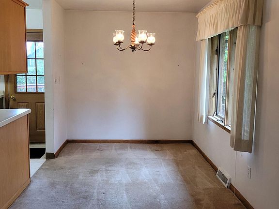 5th image of 4428 Pitt St