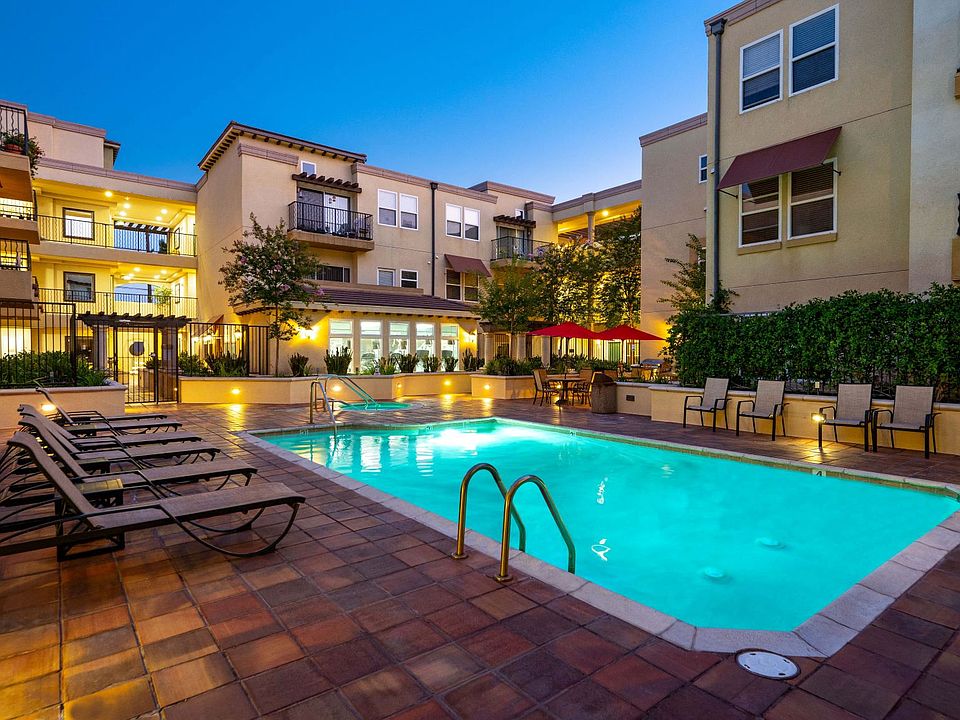 Luxury Italian style pool/spa and lounge area the Villagio Apartment in Northridge, CA