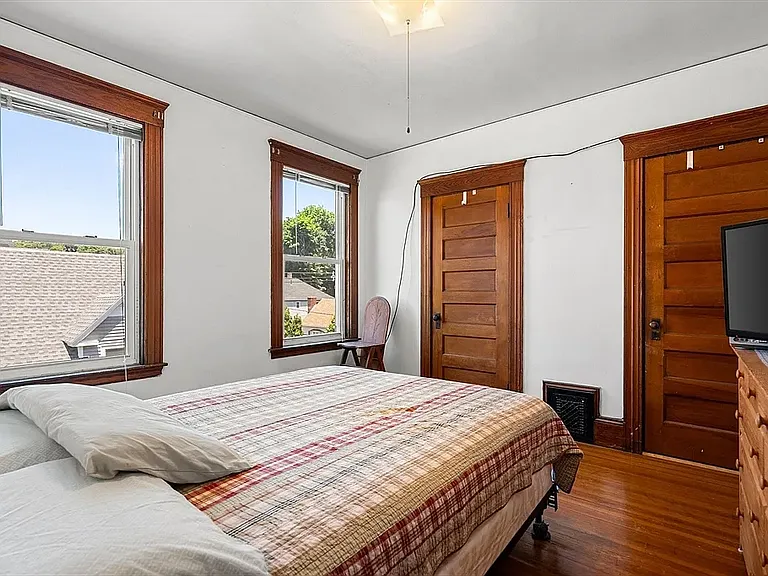 228-230 Euclid Ave #3 — Photo 6