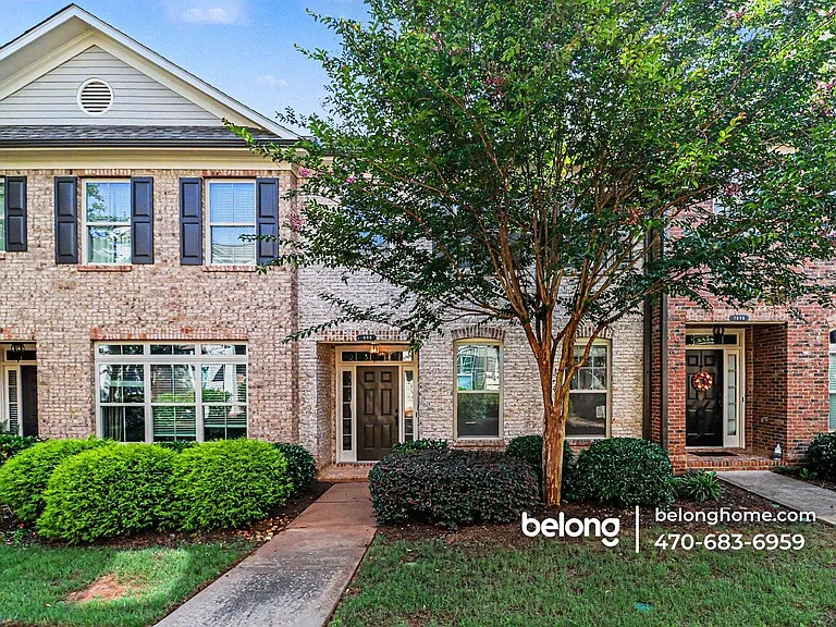 8005 Pierpoint Ln — Photo 1