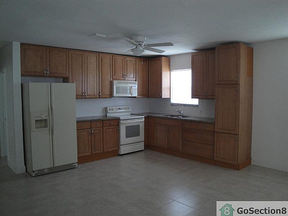 2nd image of 605 11th St APT 2